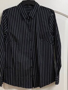 NWOT Women’s tailored Banana Republic Black and White Polka Dot Blouse